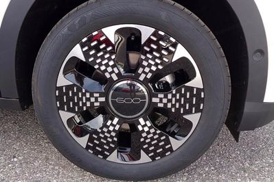 Fiat 600 La Prima 1.2 Turbo Hybrid eDCT