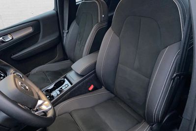 Volvo XC40 B3 B Plus Dark