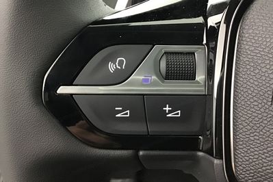 Peugeot 208 ALLURE 1.2 mHEV e-DCS6