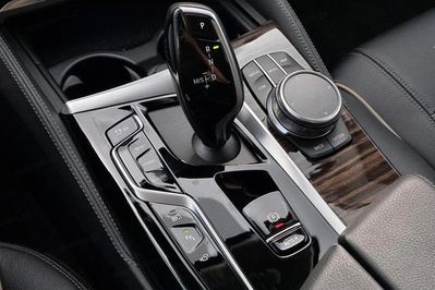 BMW Seria 5 530e xDrive Luxury Line aut