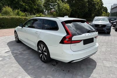 Volvo V90 T6 AWD Plug-In Hybrid Plus Dark