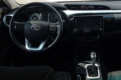 Toyota HiLux 2.4 D-4D Double Cab SR 4x4 aut