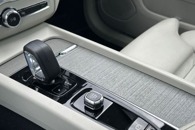 Volvo XC60 T8 Plug-In Hybrid AWD Plus Bright aut