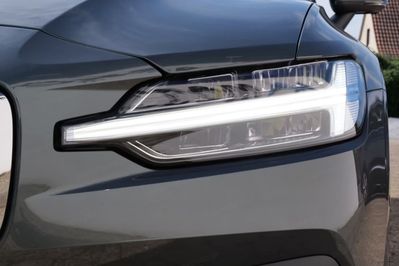 Volvo V60 B4 B Plus Bright