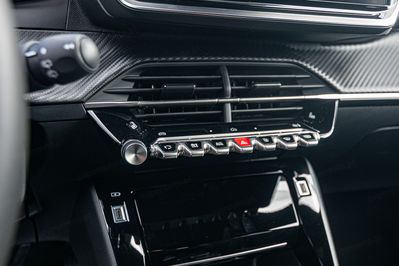 Peugeot 2008 Allure e-DCS 1.2 mHEV