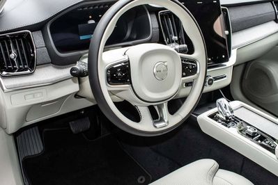 Volvo XC90 B5 AWD Ultra Bright