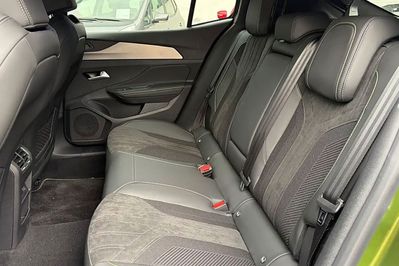 Peugeot 408 GT Exclusive S&S e-DCS6 1.2 PureTech mHEV