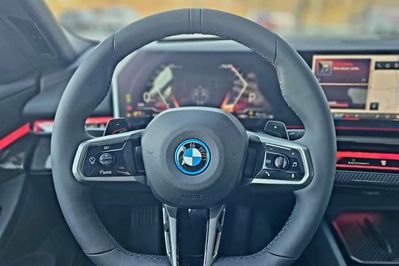 BMW Seria 5 550e xDrive M Sport