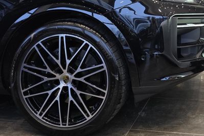 Porsche Cayenne Coupe E-Hybrid Black Edition