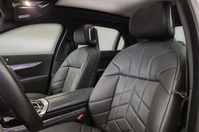 BMW Seria 7 M760e PHEV xDrive sport-aut