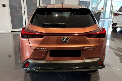 Lexus UX 300h F Sport Design 2.0 Hybrid Dynamic Force