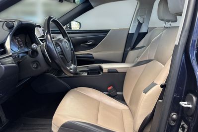 Lexus ES 300h Business Edition