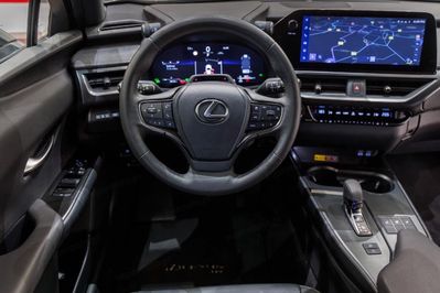 Lexus UX 300h F Sport Design