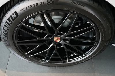 Porsche Cayenne E-Hybrid Black Edition