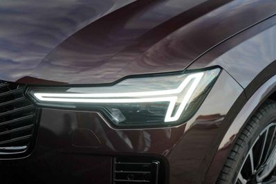 Volvo XC90 T8 AWD Plug-In Hybrid Ultra Dark 7os