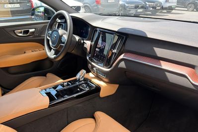 Volvo V60 T6 AWD Plug-In Hybrid Plus Dark aut