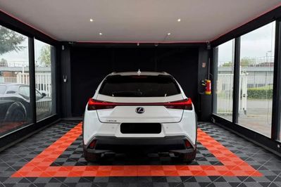 Lexus UX 300h Omotenashi 2.0 Hybrid