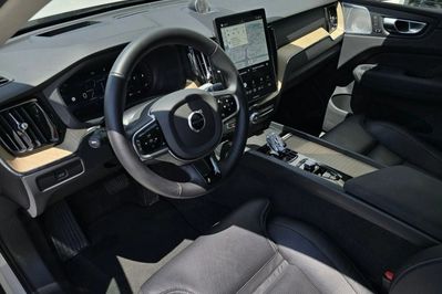 Volvo XC60 B5 B AWD Ultra Dark
