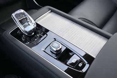 Volvo XC90 T8 AWD Plug-In Hybrid Ultra Dark 7os