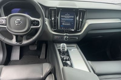 Volvo XC60 B5 B AWD Plus Dark aut
