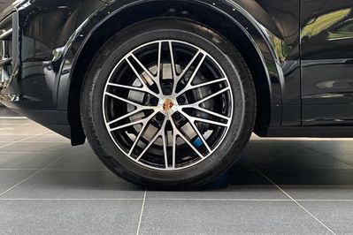 Porsche Cayenne E-Hybrid Black Edition