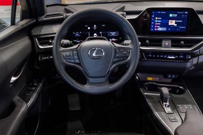 Lexus UX 300h Business