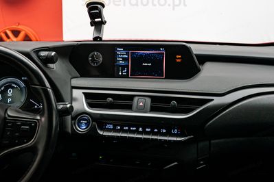 Lexus UX 250h