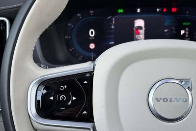 Volvo XC90 T8 AWD Plug-In Hybrid Ultra Bright