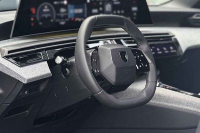 Peugeot 5008 Allure e-DCS7 1.6 PHEV