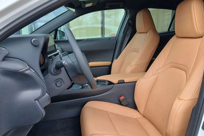 Lexus UX 300h F Sport Design