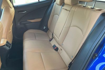 Lexus UX 300h F Sport Design