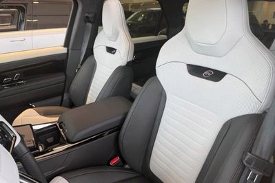 Land Rover Range Rover Sport 4.4 V8 P635 SV