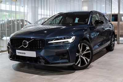 Volvo V60 B4 B Plus Dark