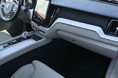 Volvo XC60 T6 Plug-In Hybrid AWD Ultra Dark