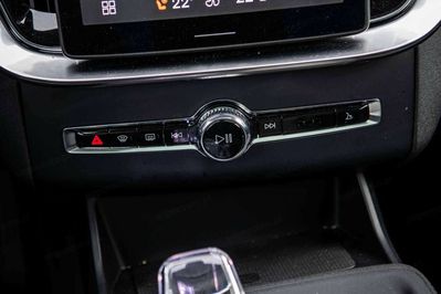 Volvo XC90 T8 AWD Plug-In Hybrid Ultra Dark