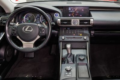 Lexus IS 300h Elite