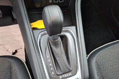 Renault Captur Techno Fast Track 1.6 E-tech Hybrid AT
