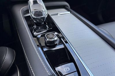 Volvo XC90 T8 AWD Plug-In Hybrid Ultra Dark 7os