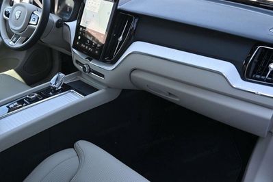 Volvo XC60 T6 Plug-In Hybrid AWD Ultra Dark