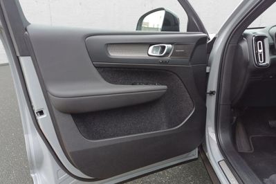 Volvo XC40 B3 B Plus Dark