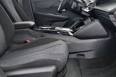 Peugeot 208 Style e-DCS6 1.2 mHEV