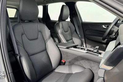 Volvo XC60 B5 B AWD Plus Dark