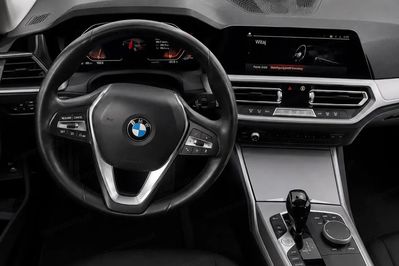 BMW Seria 3 318i Advantage sport-aut