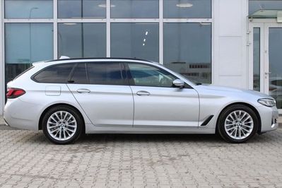 BMW Seria 5 Touring 520d xDrive Luxury Line