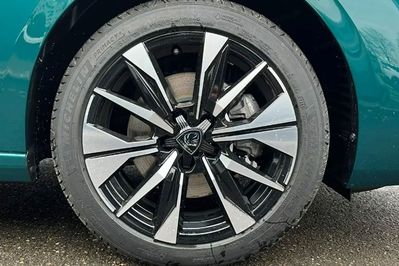 Peugeot 308 Allure 1.2 mHEV e-DCS6