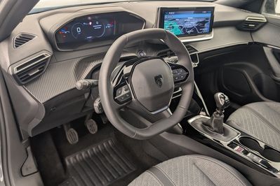 Peugeot 2008 ALLURE 1.2 PureTech