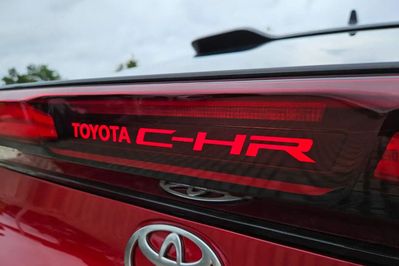 Toyota C-HR GR Sport 2.0 Hybrid Dynamic Force Plug-in