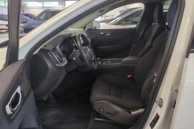 Volvo XC60 B4 Momentum aut