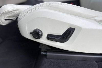 Volvo XC90 T8 AWD Plug-In Hybrid Ultra Bright