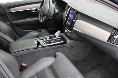Volvo V90 T6 AWD Plug-In Hybrid Ultra Dark aut